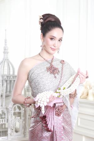 ชุดไทยเจ้าสาว ชุดไทยจักรพรรดิ์ เช่าที่แบมบี้ เวดดิ้ง ห้วยขวาง